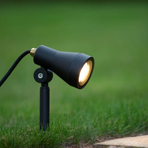 Lucide SPIKE - Foco de jardín - Ø 6,5 cm - LED Regul. - GU10 - 1x5W 3000K - IP54 - Negro - ambiente 1